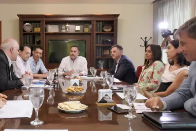 Los legisladores se suman al ajuste y se reducen un 10% sus haberes