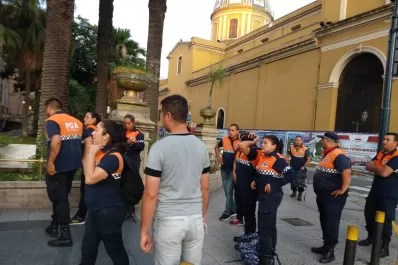 Manzur regresó a Casa de Gobierno y lo esperaron con una protesta