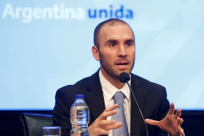 En Nueva York, Guzmán pidió paciencia y dijo que la prioridad del país es salir de la crisis