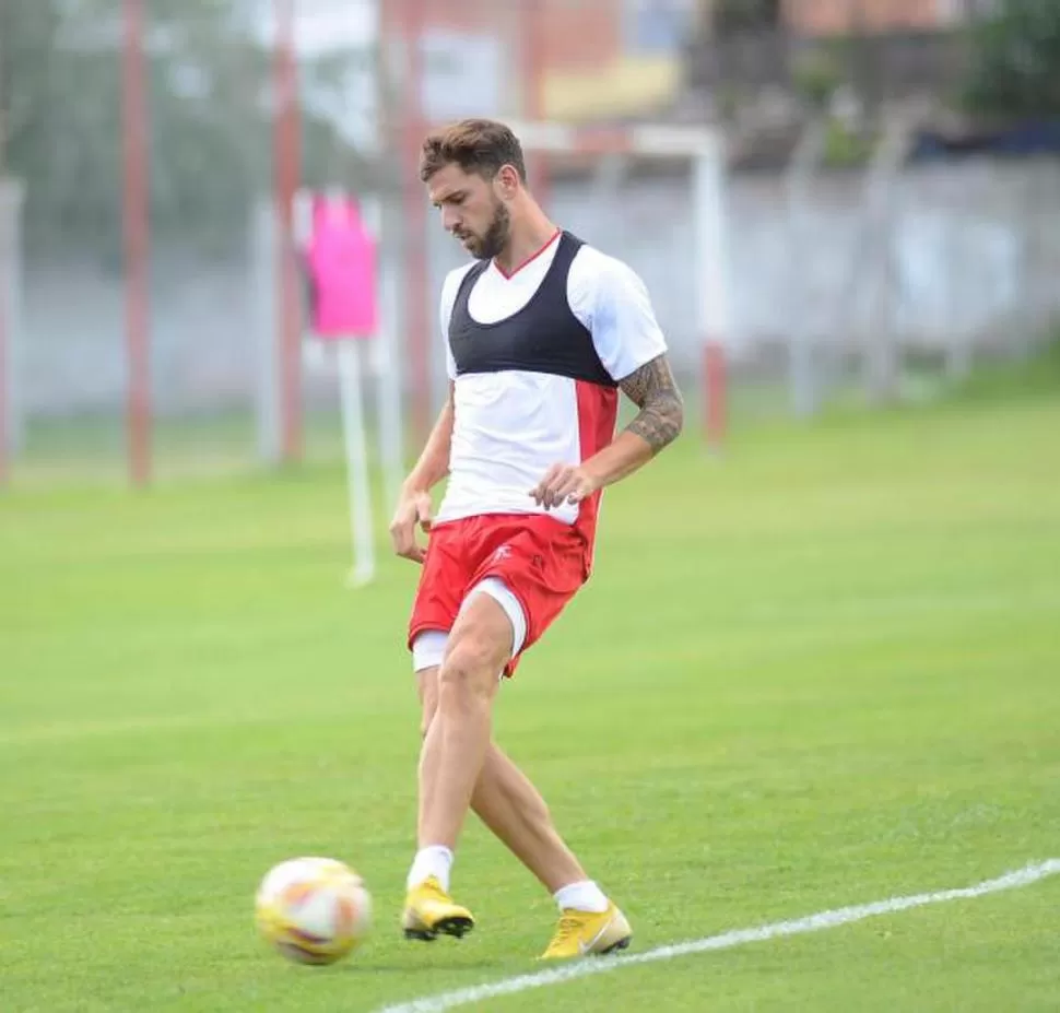 AFILADO. Ramiro Costa marcó un gol a Altos Hornos Zapla y dos a Deportivo Llorens. Es el goleador en la pretemporada. archivo