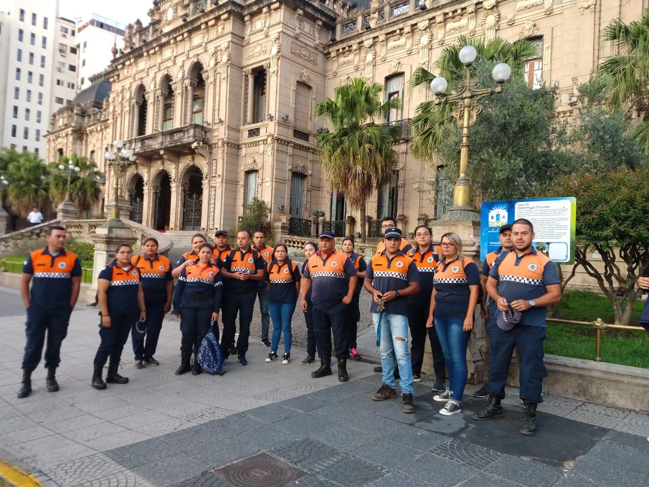 Manzur regresó a Casa de Gobierno y lo esperaron con una protesta