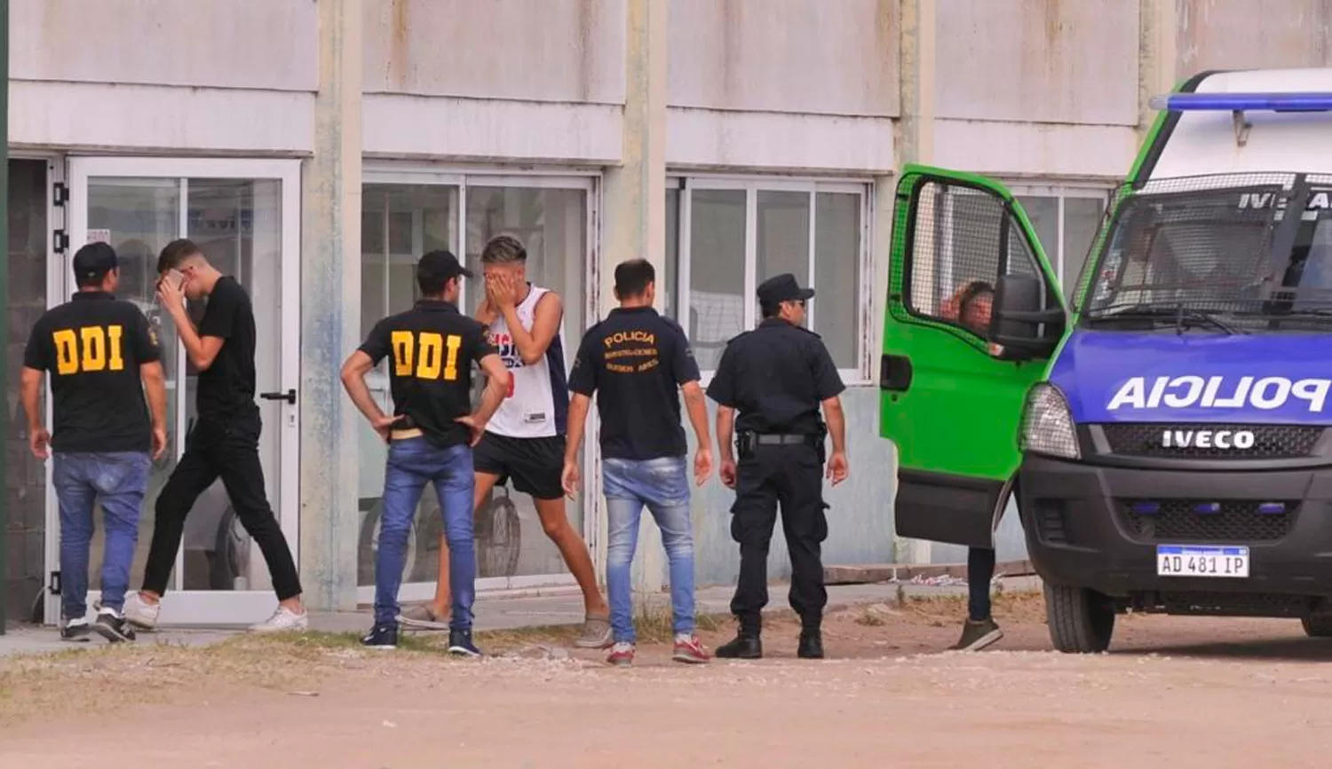 Crimen en Gesell: someten a la última rueda de reconocimiento a los rugbiers detenidos