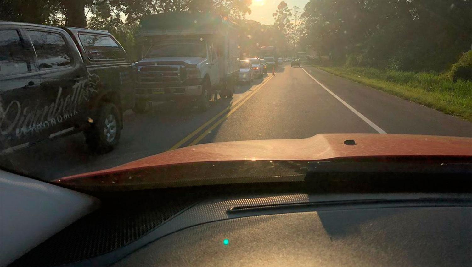 Largas filas de autos y hasta un accidente en la reapertura del camino a Tafí del Valle