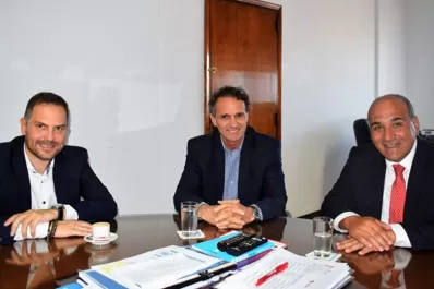 Manzur, expectante tras las reuniones para gestionar obras