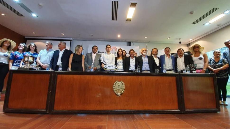 EN LA LEGISLATURA. En la presentación estuvieron: Marcelo Corbalán Costilla, José Banegas, Elena Colombres Garmendia, Cristian Caliva, Gerónimo Vargas Aignasse, Ricardo Bussi, Cayetano Fortino, Salustiano Paz y Martín Terán. la gaceta / foto de federico espósito