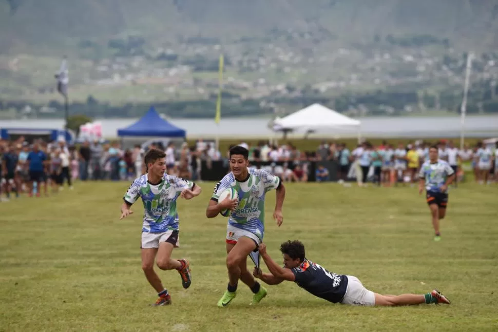 COMPETENCIA. Los 10 equipos estarán divididos en dos zonas de cinco. Los mejores de cada una se clasificarán a las semifinales de Oro, que se jugarán desde las 16. la gaceta / foto de DIEGO ARAOZ (archivo)