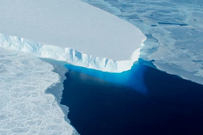 Detectan por primera vez agua tibia bajo un glaciar de la Antártida