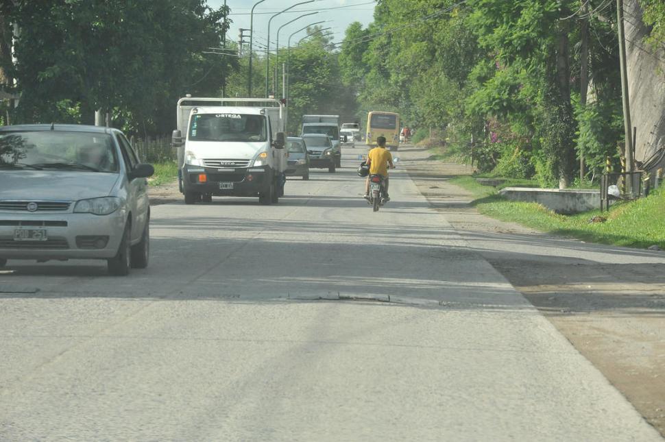 SIN CASCO. El control de infracciones es nulo en la zona cercana a la Rinconada, a diferencia de lo que ocurre en la avenida Aconquija.