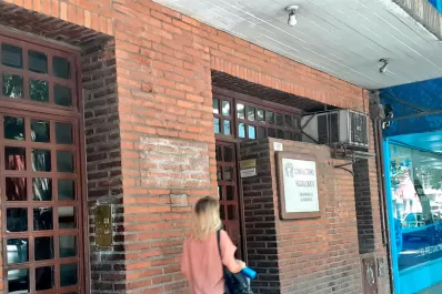 Terror en un centro médico: entraron dos delincuentes armados y les robaron a todos