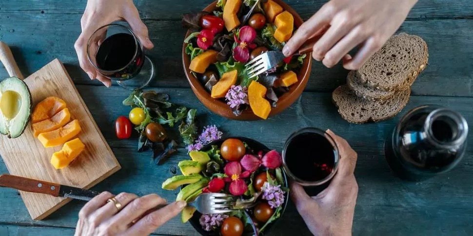 AL NATURAL. La dieta “realfooding” es una de las más recomendadas; predominan las frutas y las verduras. 