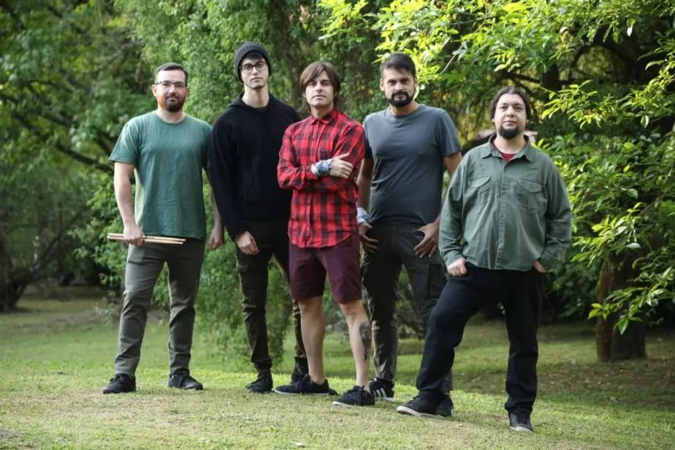 REBEL. Con ocho años de trayectoria, están trabajando en sus próximas presentaciones y en su segundo disco.  prensa