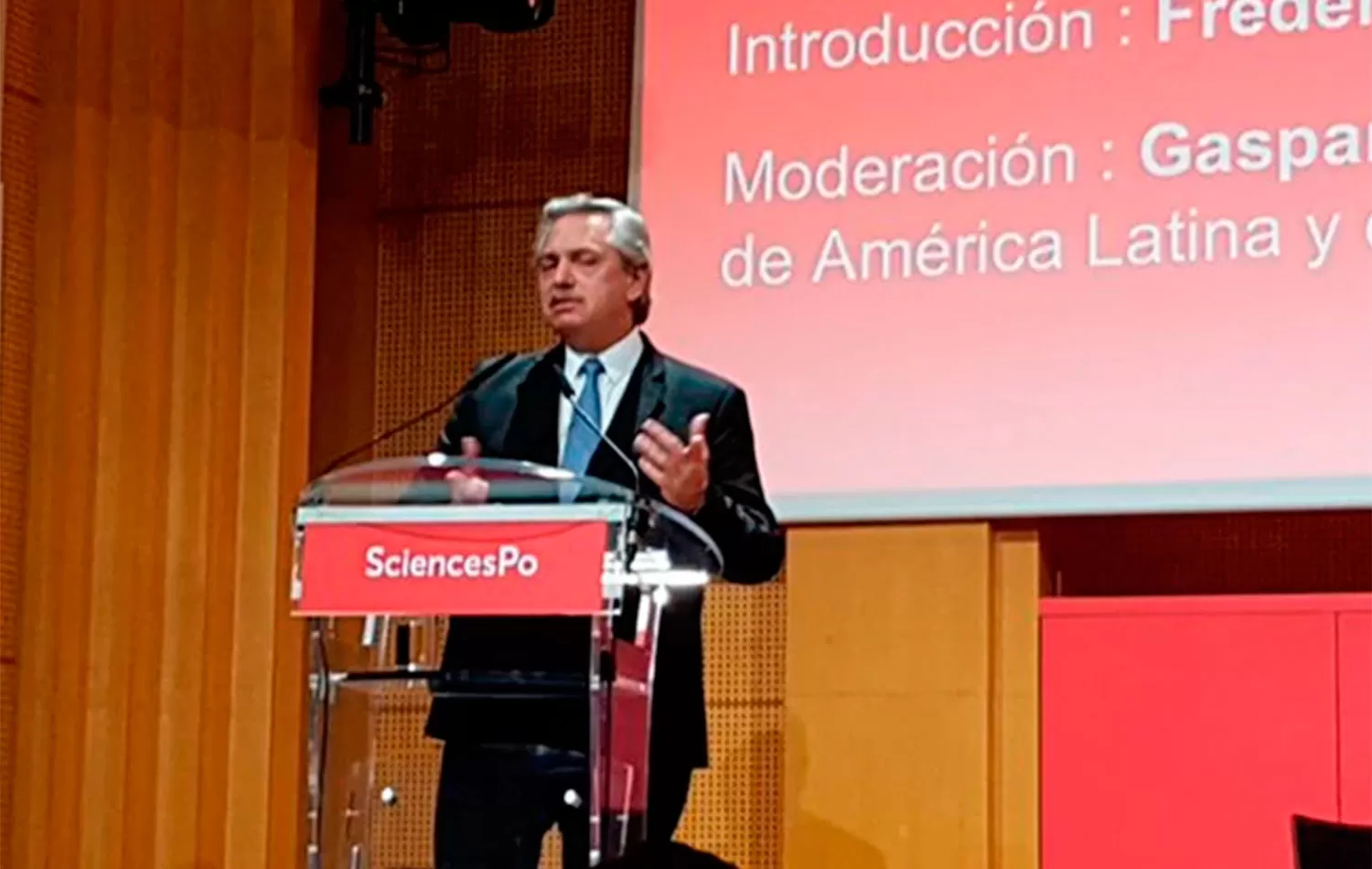 Alberto Fernández, en su disertación en Francia.