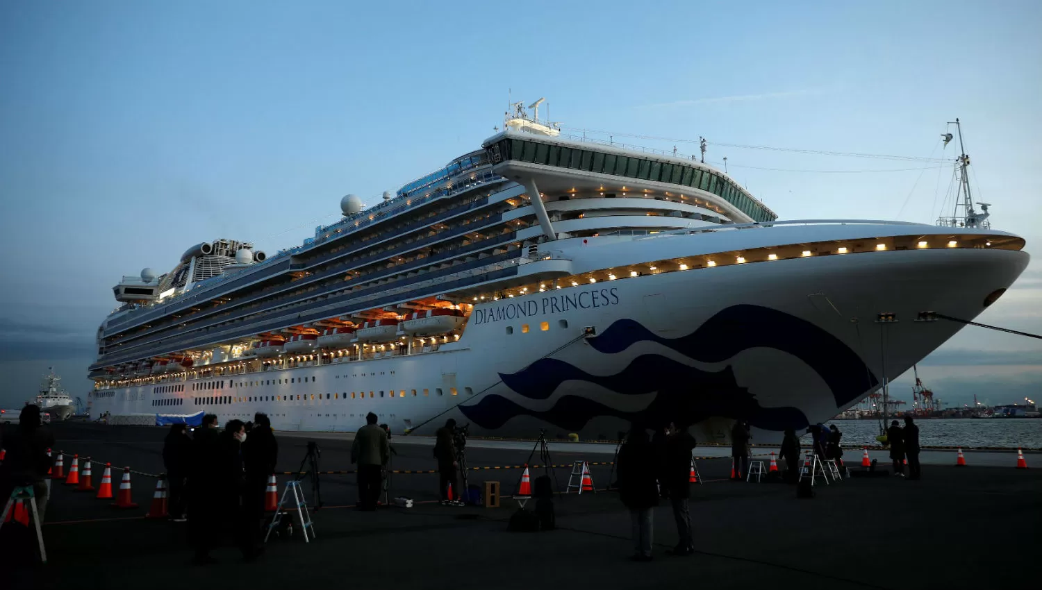 Uno de los ocho argentinos varados en el crucero japonés tiene coronavirus