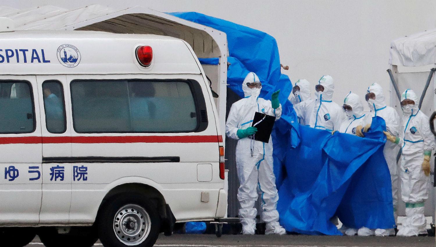 Uno de los ocho argentinos varados en el crucero japonés tiene coronavirus