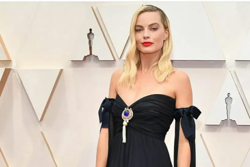 ALFOMBRA ROJA. La actriz Margot Robbie luciendo un vestido Armani. 