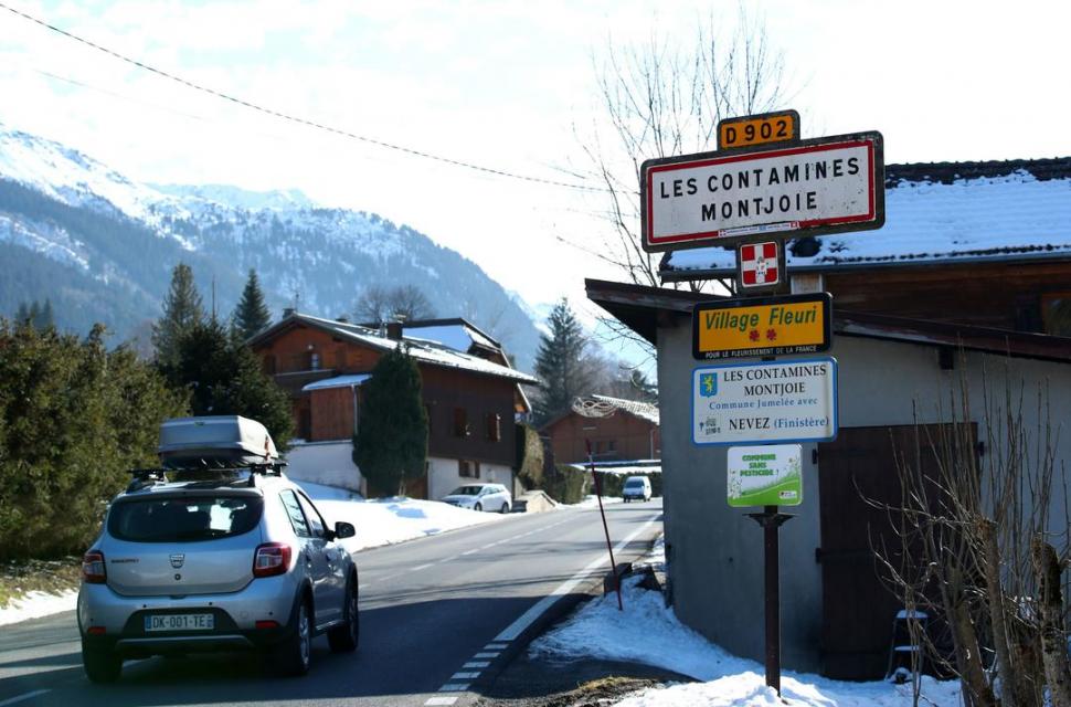 EN LOS ALPES. Vista general del complejo francés de Les Contamines-Montjoie, donde cinco británicos han sido diagnosticados con coronavirus. reuters 