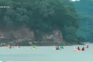 En Kayak, los ambientalistas limpiaron el dique El Cadillal