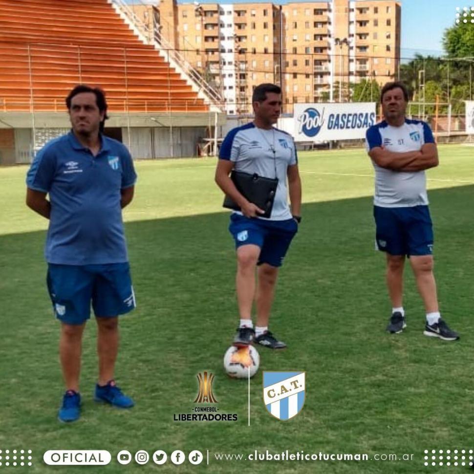 CUERPO TÉCNICO. Zielinski, Emmanuel Depaoli y el manager Diego Erroz, en la práctica de ayer.