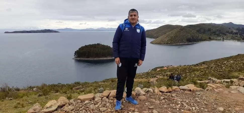 LAGO TITICACA. En Bolivia y otros países, futboleros reconocían la camiseta de Mario y se declaraban “seguidores” de Atlético.  