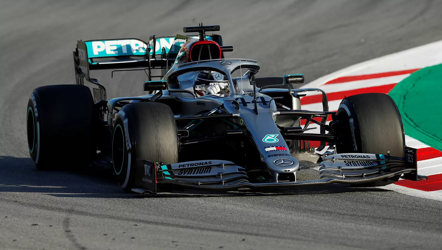 Hamilton intentará esta temporada alcanzar el récord de títulos en poder de Michael Schumacher. (REUTERS)