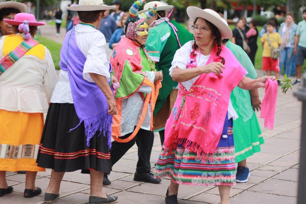 Las comadres celebran su día en la plaza Belgrano, en la capital Jujueña.