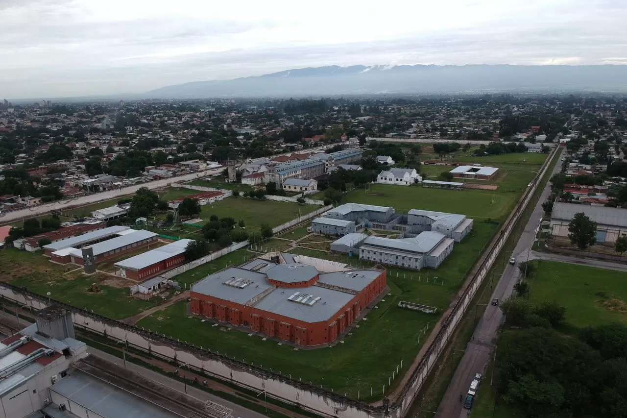 DESDE UN DRONE. Villa Urquiza está colapsada.