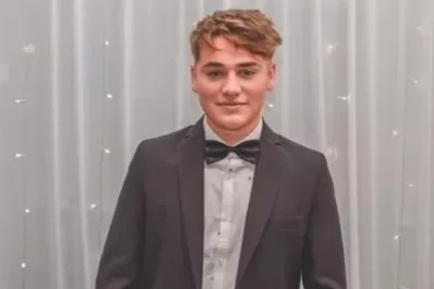 Uno de los rugbistas se quejó porque lo tuvieron despierto desde las 5, esposado y sin comer