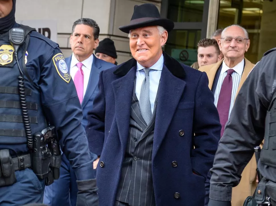 SONRIENTE. Así se marchó Stone de tribunales luego de oír la sentencia. reuters