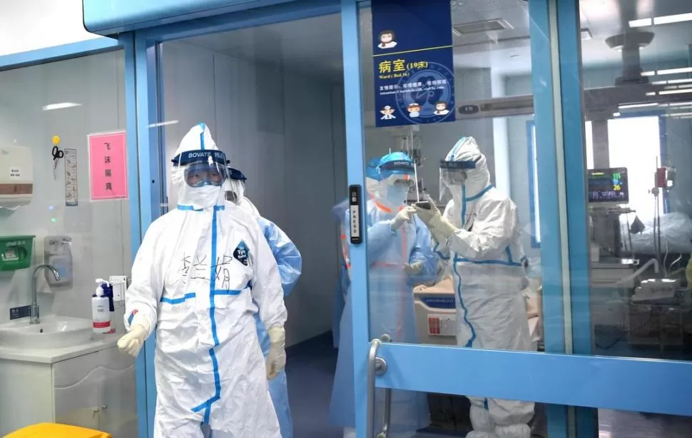 AMENAZA. La OMS llamó a los países a tomar acciones para frenar el virus reuters