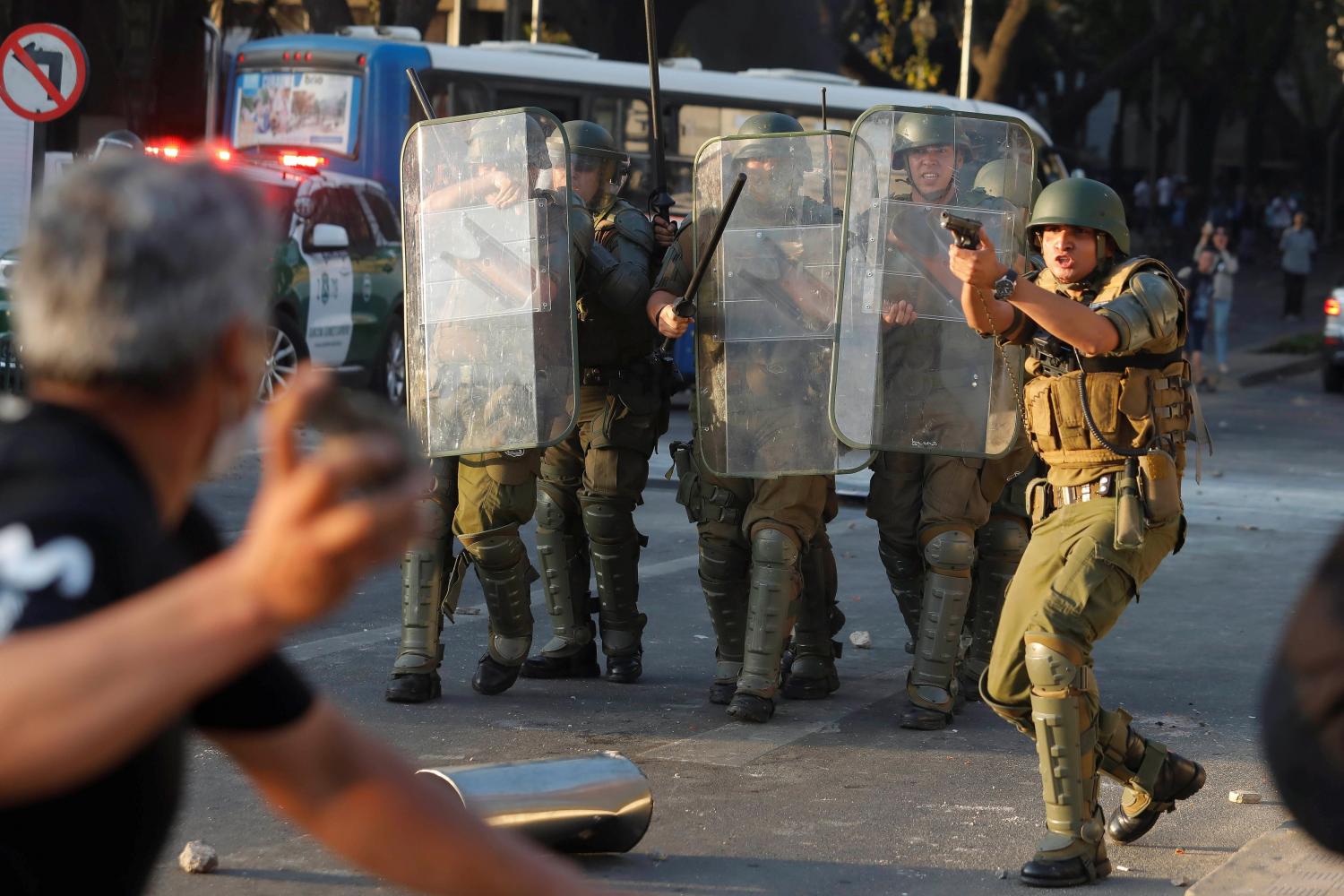 Carabineros y manifestantes se enfrentaron en las calles de Viña.