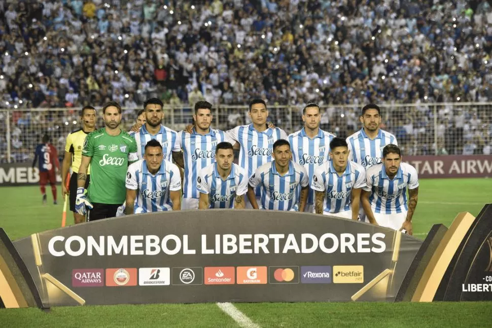 OBJETIVO EN PIE. No todas son malas noticias para Atlético: el triunfo 1-0 le permitió sumar tres puntos que pueden clasificarlo a la Sudamericana. Ahora debe esperar que pierdan Palestino y Cerro Porteño. la gaceta / foto de Osvaldo Ripoll