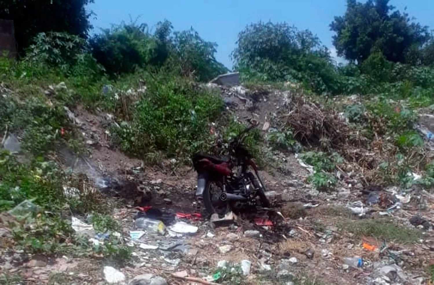 Encontraron quemada la moto robada al joven asesinado en el barrio Juan XXIII