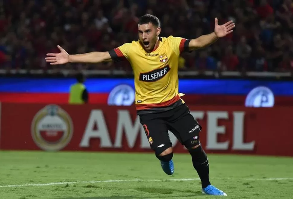 EL PRIMERO DE CUATRO. Leandro Martínez festeja el 1 a 0 ante Cerro Porteño. conmebol