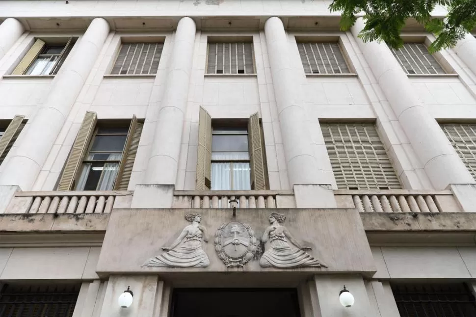 LA FACHADA DEL PALACIO DE JUSTICIA PROVINCIAL. Frente de la sede principal de los Tribunales de Tucumán, donde tiene asiento la Corte Suprema. la gaceta / foto de DIEGO ARAOZ 