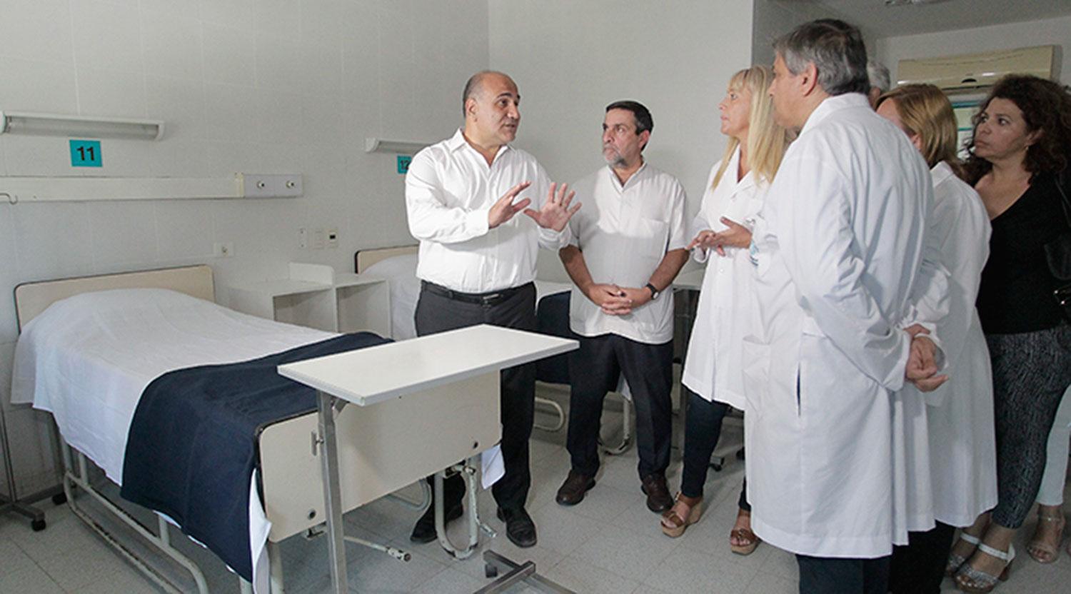 Manzur y Chahla recorrieron las instalaciones del hospital. PRENSA DE GOBIERNO