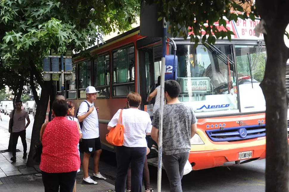 ESTA MAÑANA. El transporte público de pasajeros retomó el servicio. ARCHIVO 