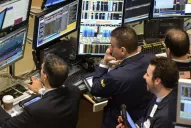 La crisis por el coronavirus azota los mercados y el dólar blue supera los $ 82