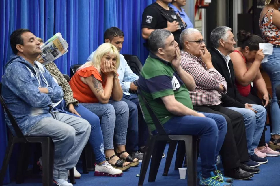 PENSATIVA Y DESAFIANTE. Nilda “La Cabezona” Gómez se toma el rostro en uno de los momentos finales de la audiencia que culminó ayer en el TOF. la gaceta / foto de inés quinteros orio 