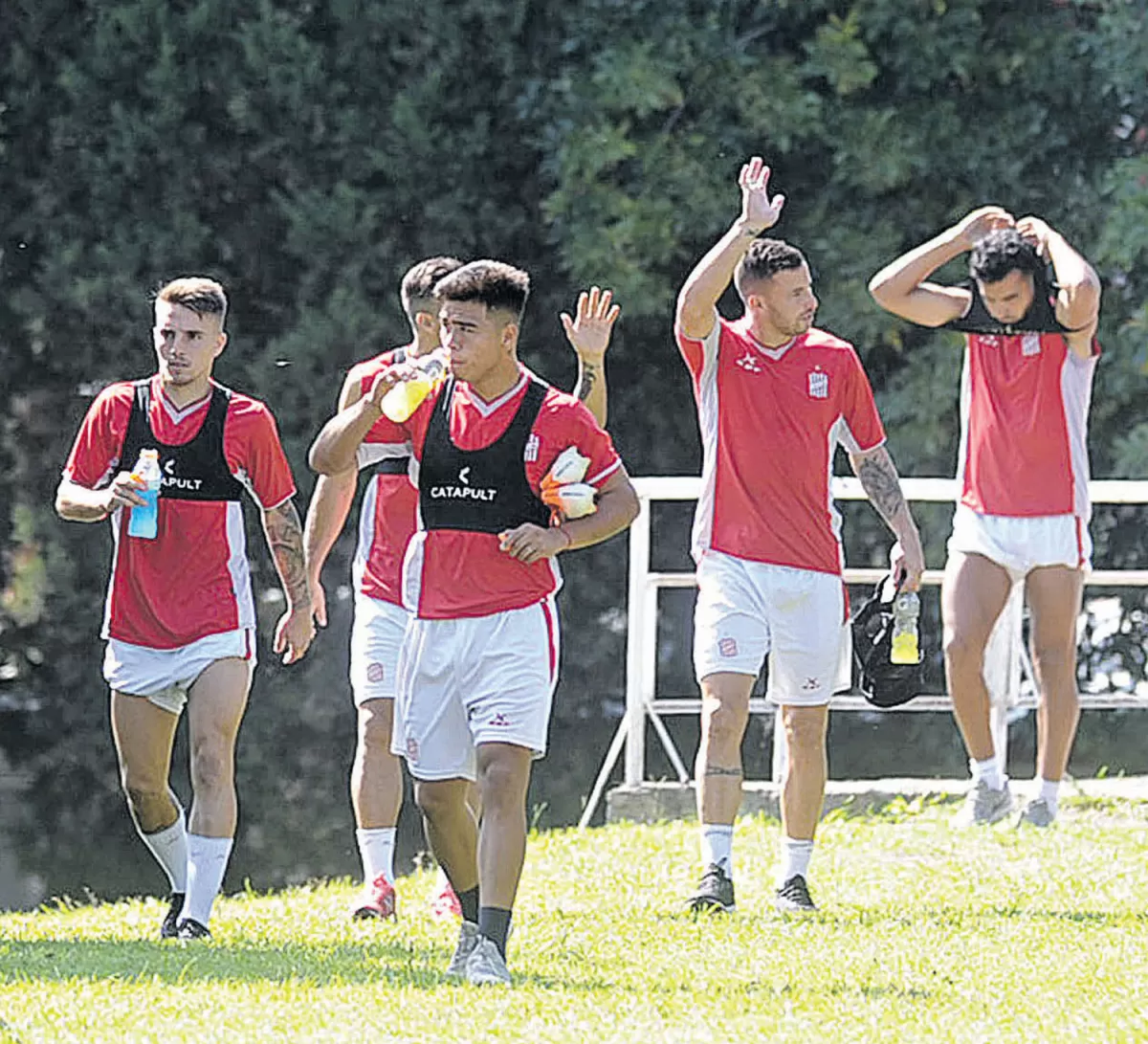 EL PLANTEL SANTO. Entrenó ayer con la cabeza puesta en el duelo de hoy.