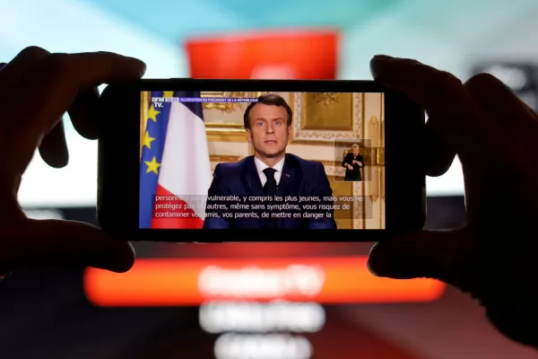 Macron cierra Francia: estamos en guerra