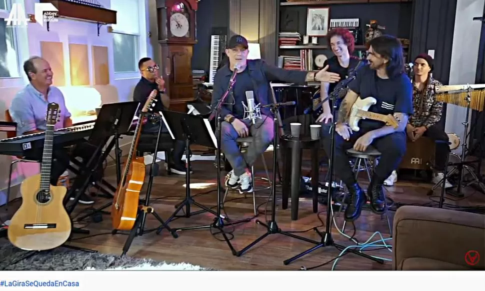 CON AMIGOS. Alejandro Sanz con Juanes realizaron un concierto.  