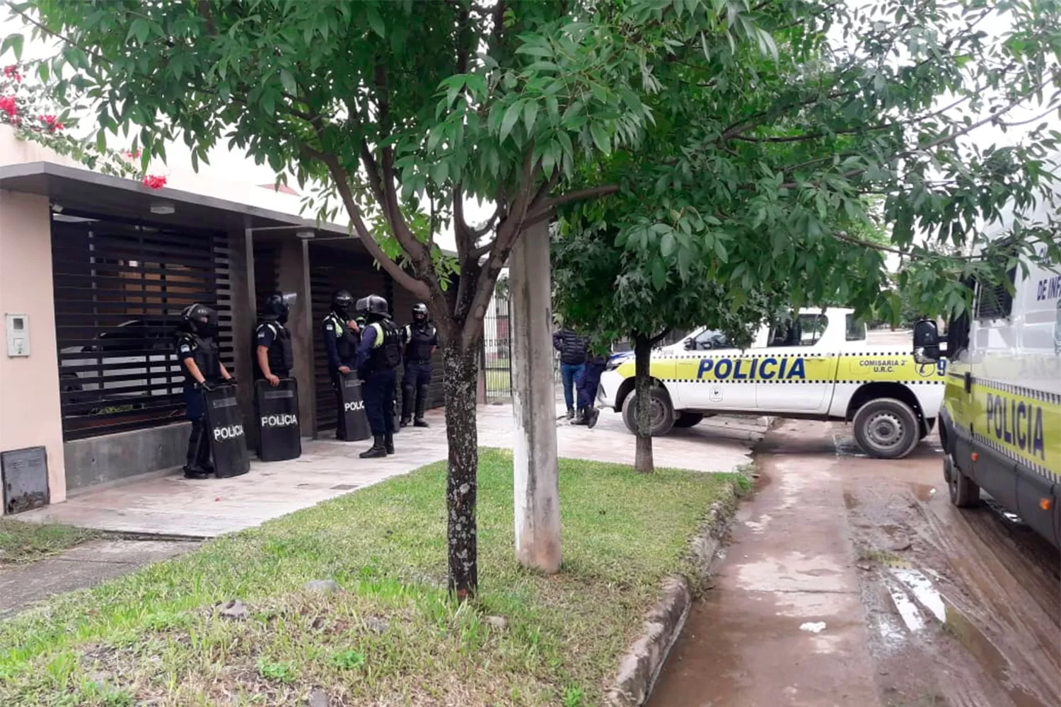 LOMAS DE TAFÍ. La Policía allanó dos viviendas esta mañana.