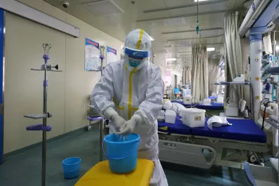 Más de 3.500 médicos chinos regresan a sus casas tras controlar el coronarivus