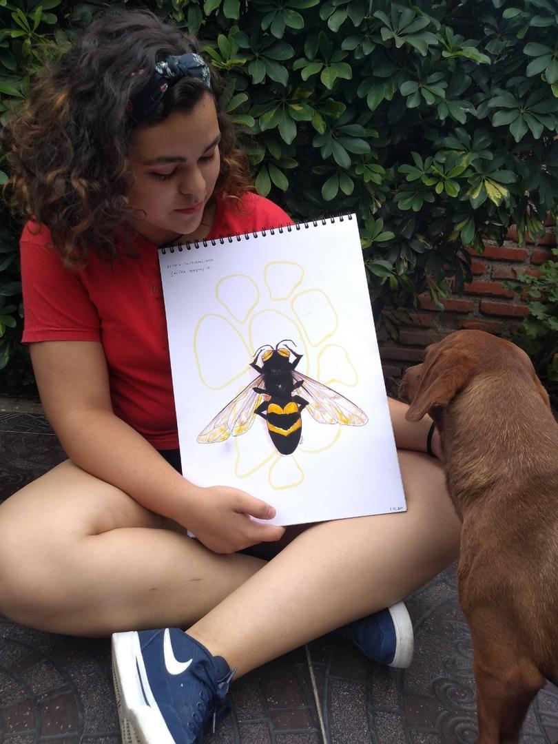 CUADERNOS. Aguaisol muestra uno de sus dibujos.