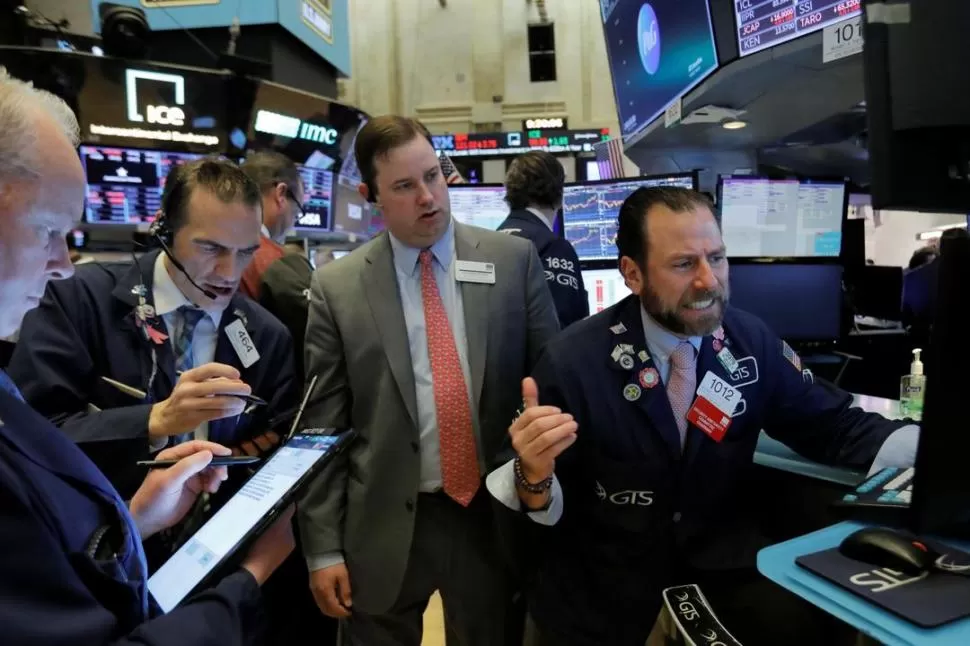 EL CORONAVIRUS LO HIZO. Los inversores sienten pánico por la parálisis de la economía, que tarde o temprano llevará a la quiebra masiva de empresas. reuters