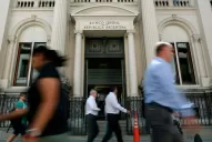 El riesgo país supera los 4.000 puntos y la Bolsa cae más de 10%