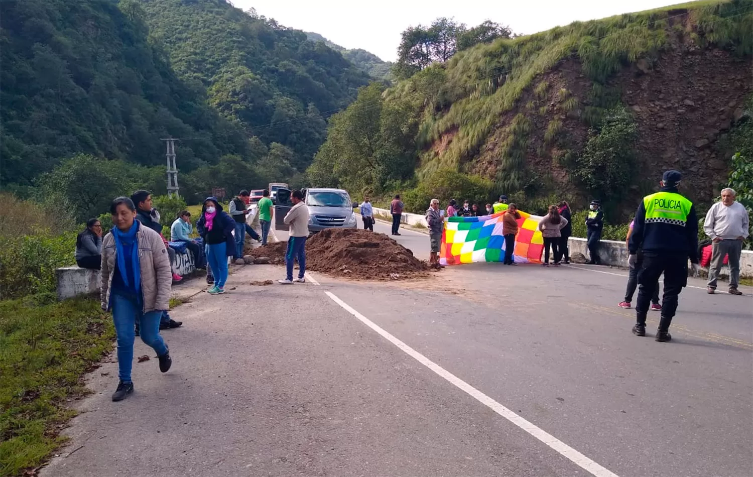 Una comunidad indígena corta la ruta a Tafí del Valle para que no pasen turistas