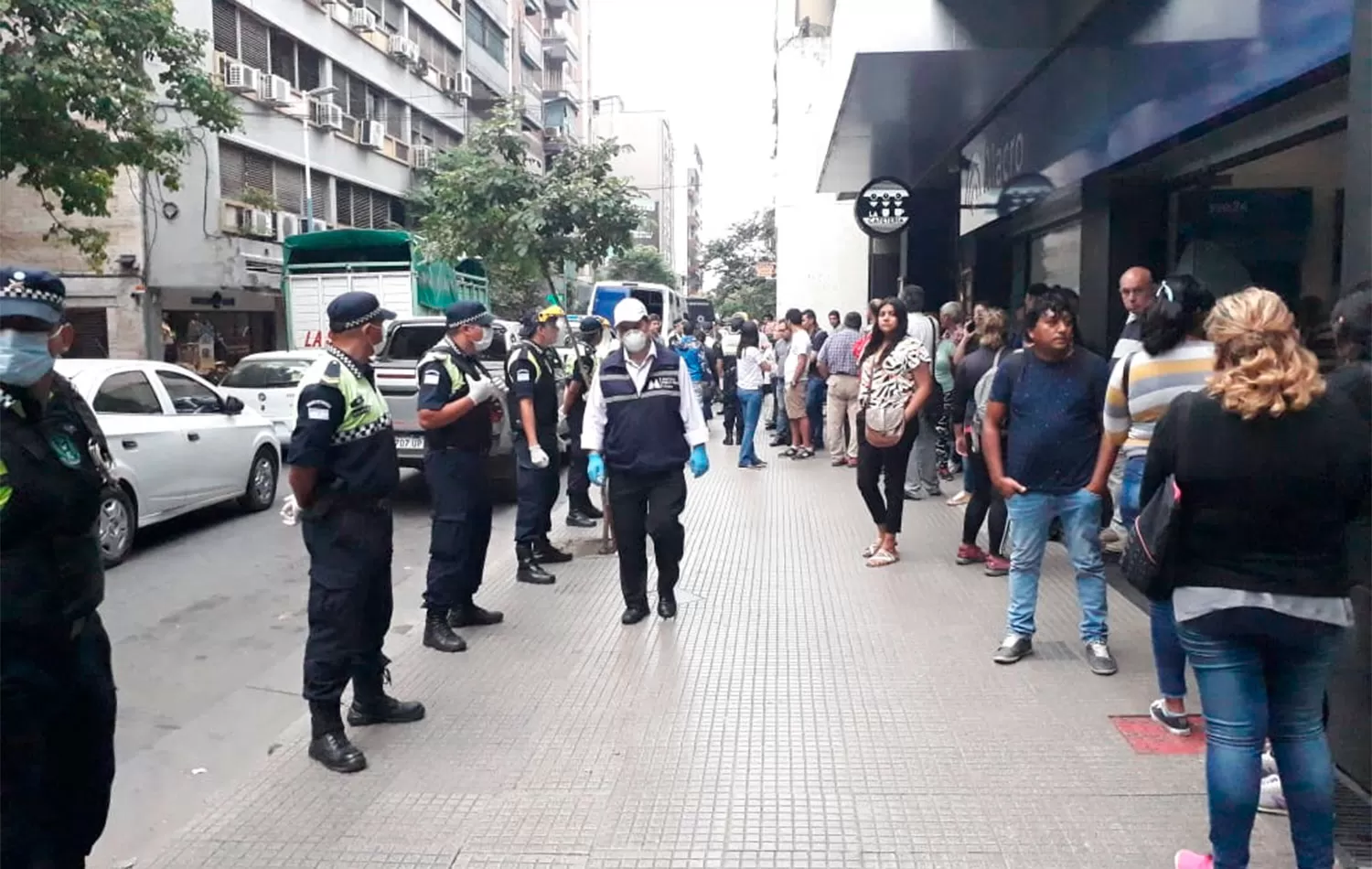 La Policía recorre el centro para que se cumplan las restricciones por el coronavirus