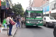 Pese al decreto, hubo colectivos que llevaron pasajeros parados