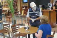 ¿Puedo bajar a recibir el delivery? Los recaudos que se deben tomar para no violar la cuarentena obligatoria